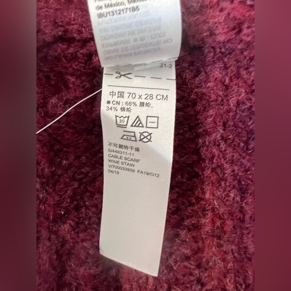 Old Navy Chunky Knit Infinity Scarf Women's One Size Fits All Burgundy Color - Picture 8 of 8